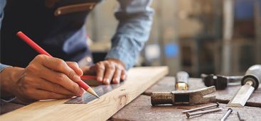 Ręczne wykończenie | Producent drzwi zewnętrznych, okien, stolarki drewnianej